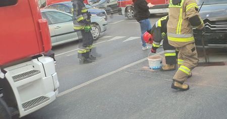 Ochota. Zderzenie dwóch samochodów, ogromne utrudnienia