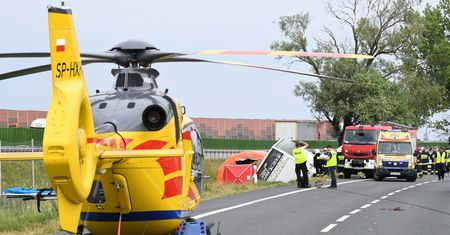Wypadek autokaru w Konstantynowie. Dwie osoby nie żyją, aż 27 jest rannych