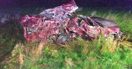 Tragiczny wypadek pod Bydgoszczą. Zginął kierowca, auto zostało zmiażdżone