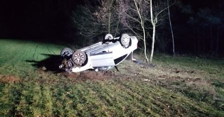 Łódzkie. Był pijany i dachował. Jechał z 12-letnim synem