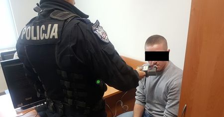 Zielona Góra: potrącił nastolatkę na pasach i uciekł. W jego mieszkaniu znaleziono narkotyki