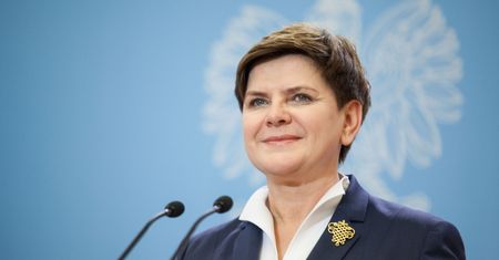 Beato, naród jest z Tobą. Czyń dalej "dobro", tylko wyjedź z Polski, błagam