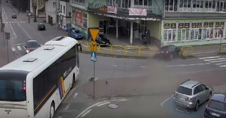 Wypadek w Miastku. O włos od tragedii na chodniku