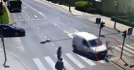 Wjechała na pasy na czerwonym świetle. Potrąciła kobietę i dziecko