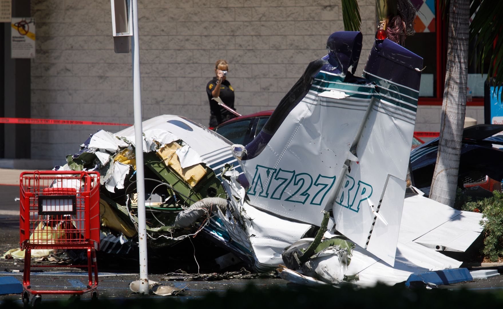 USA. Samolot spadł na parking przed sklepem. Nikt nie przeżył