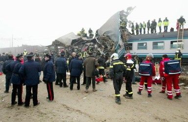 14 osób zginęło, 80 rannych w katastrofie kolejowej