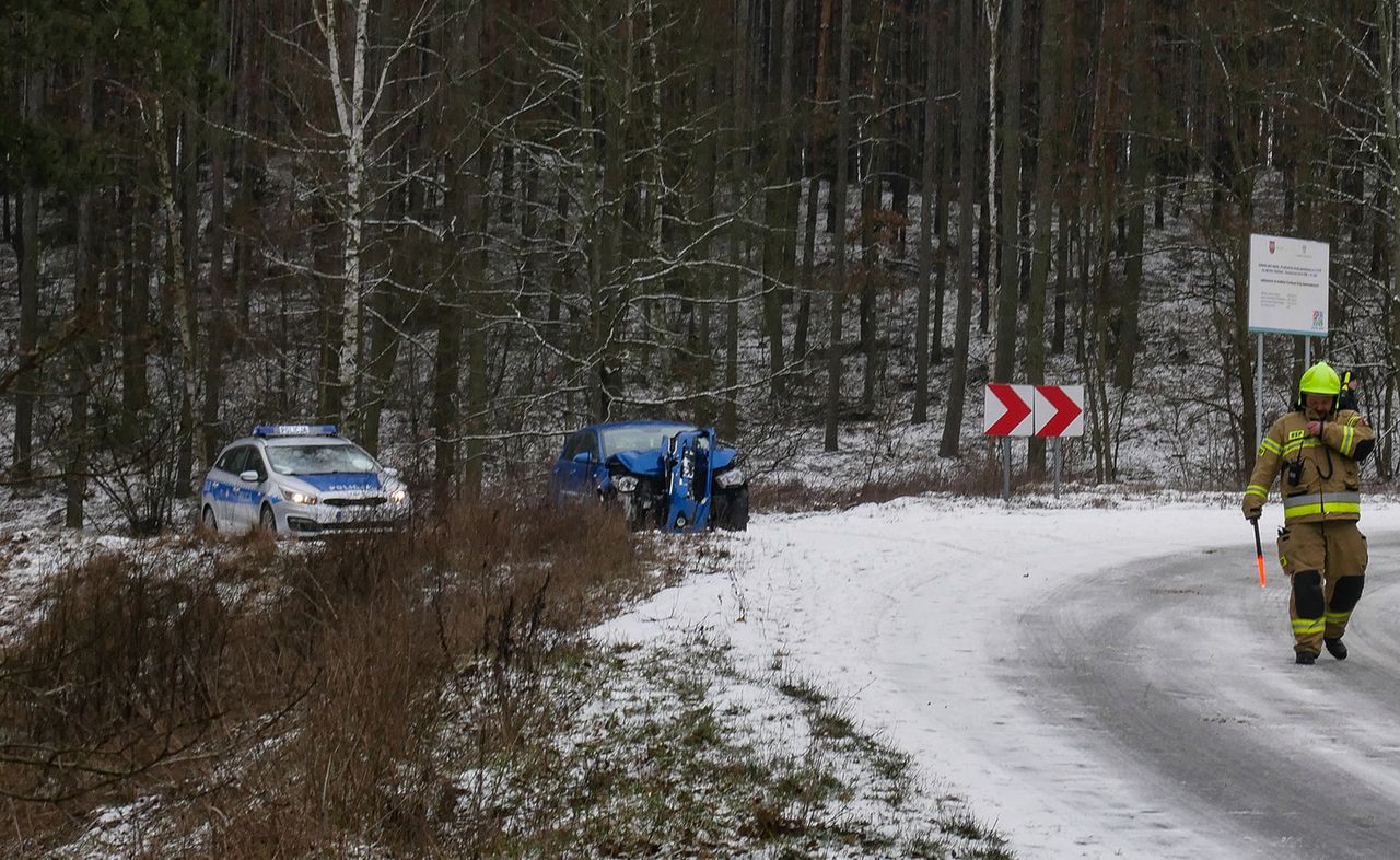 Drogi są bardzo śliskie. Wypadki i kolizje w regionie