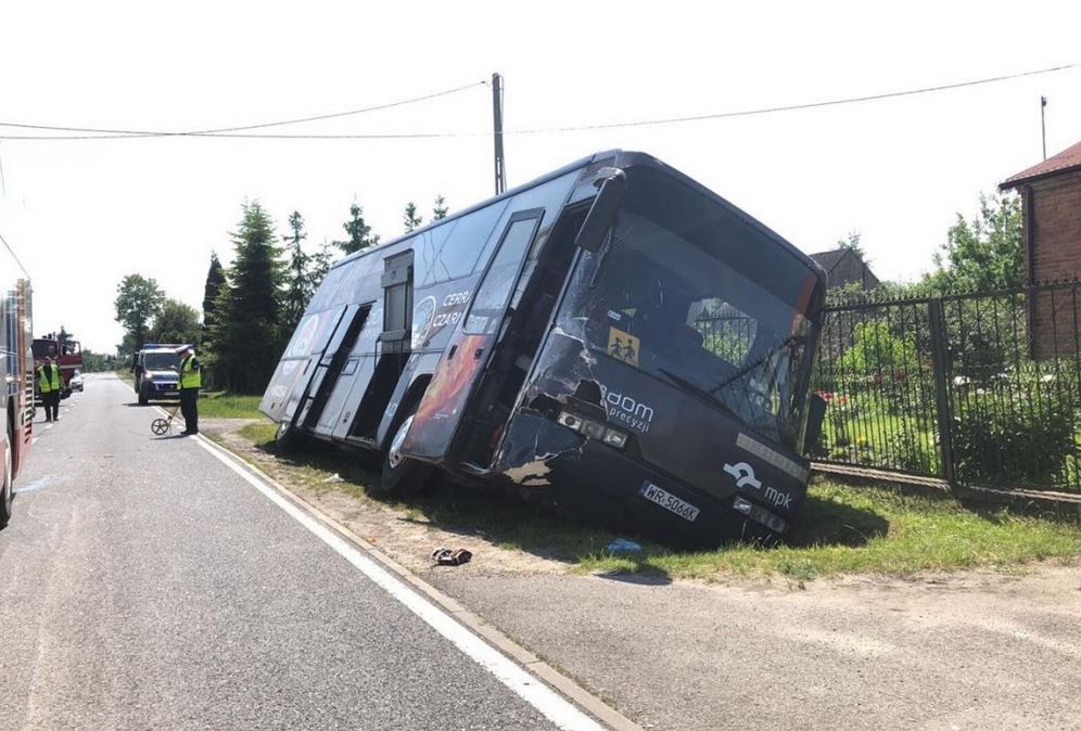 Wypadek autokaru z dziećmi koło Radomia. Są ranni