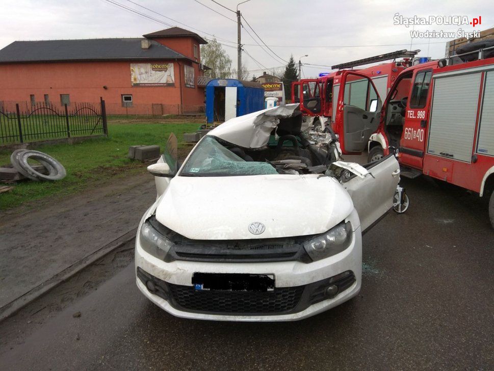 Wodzisław Śląski. Auto wjechało w koparkę