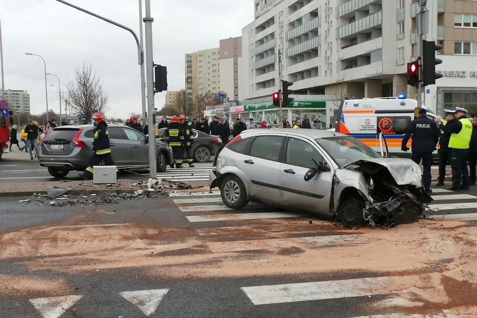 Policyjny pościg na Gocławiu. Dwie osoby trafiły do szpitala 