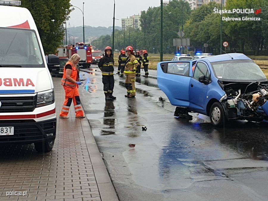 Czołowe zderzenie w Dąbrowie Górniczej. Jeden z kierowców był pijany