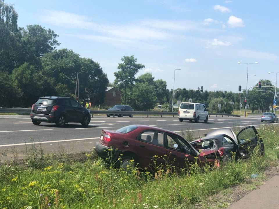 Trasa na Gdańsk zablokowana. Zderzenie dwóch samochodów w Kroczewie