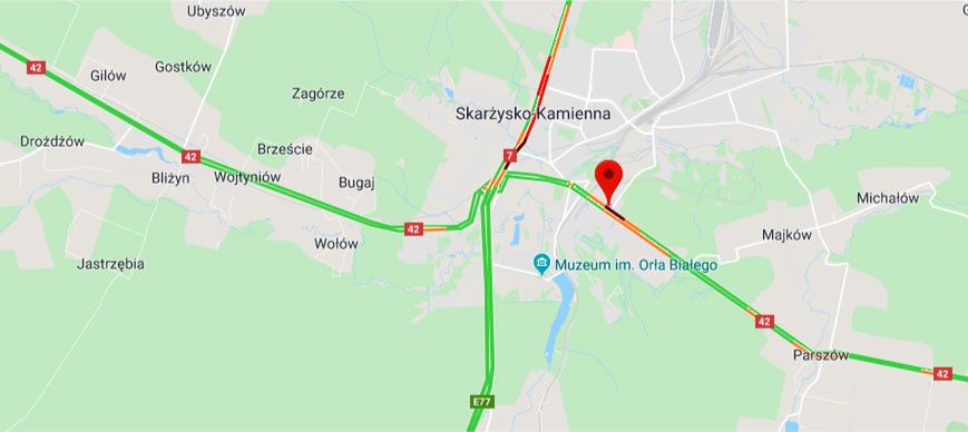 Skarżysko-Kamienna. Wypadek na DK42. Kobieta z dzieckiem potrącona na pasach