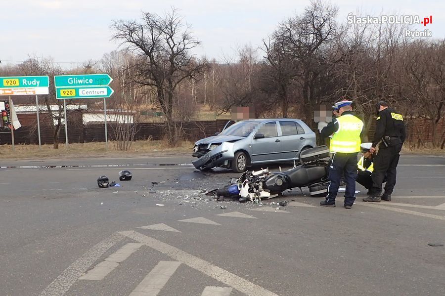 Groźny wypadek w Rybniku. W szpitalu motocyklista i 8-letnia dziewczynka