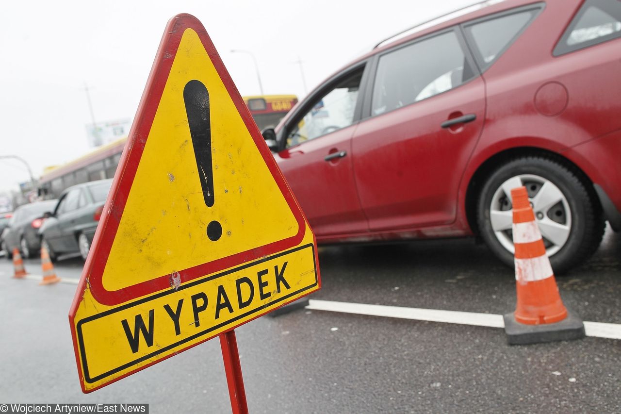 Wisłostrada. Uderzyła autem w barierki. Gdy wysiadła, potrącił ją inny pojazd