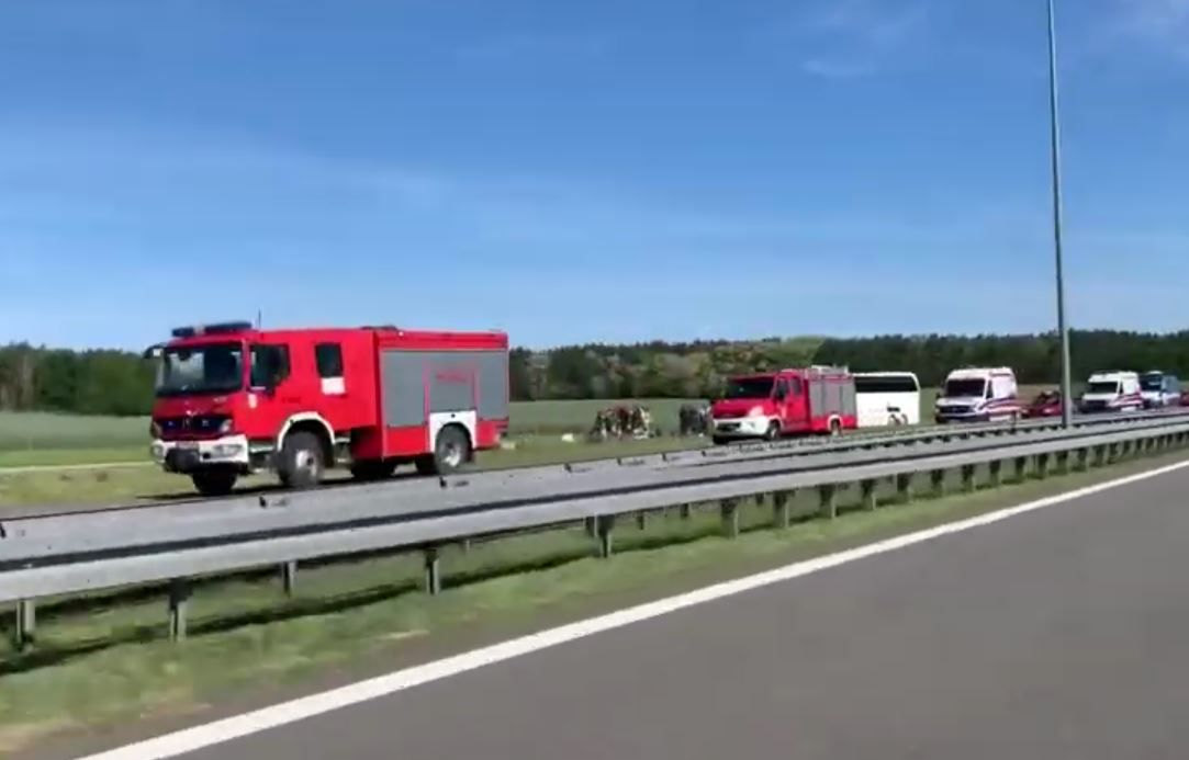 Wypadek autokaru z dziećmi na S3