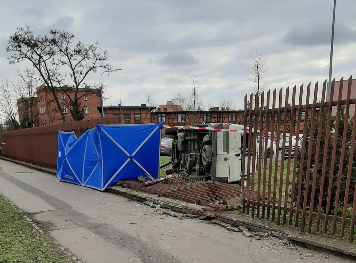 Tragedia w Bydgoszczy. Nie żyje kobieta, na którą przewróciła się ciężarówka