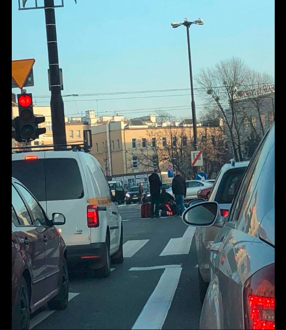 Wypadek na Grójeckiej. Kierowcy stoją w korkach