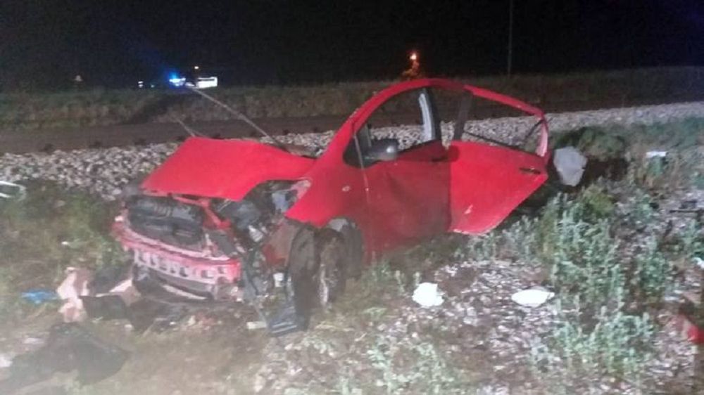 Samochód wjechał pod pociąg