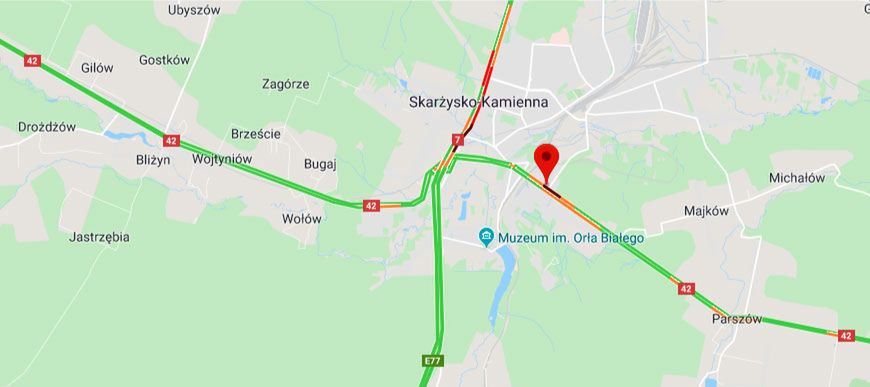 Skarżysko-Kamienna. Wypadek na DK42. Kobieta z dzieckiem potrącona na pasach