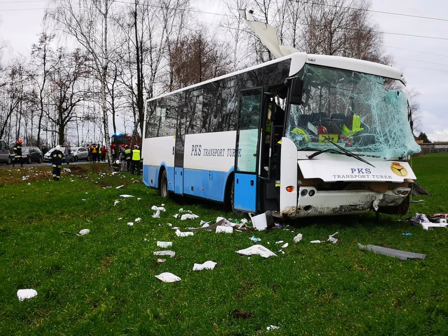 Wypadek autobusu szkolnego w Wielkopolsce. 5 dzieci rannych
