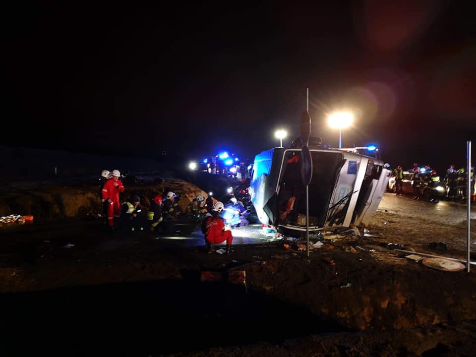 Dolny Śląsk. Poważny wypadek autokaru na drodze S3. Wielu rannych