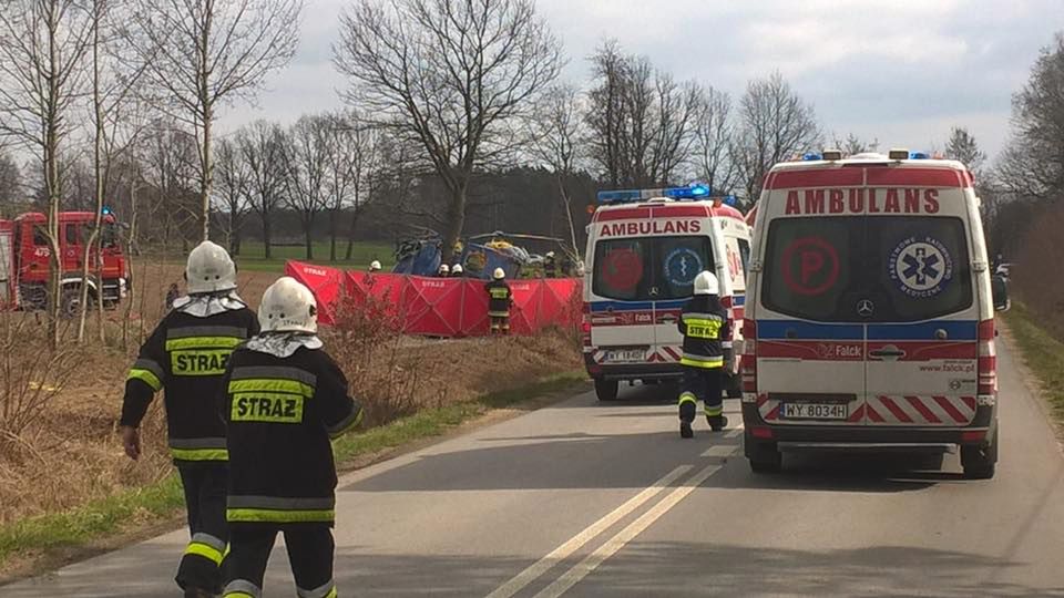 Olesno: tragiczny wypadek na Opolszczyźnie. Bus uderzył w drzewo