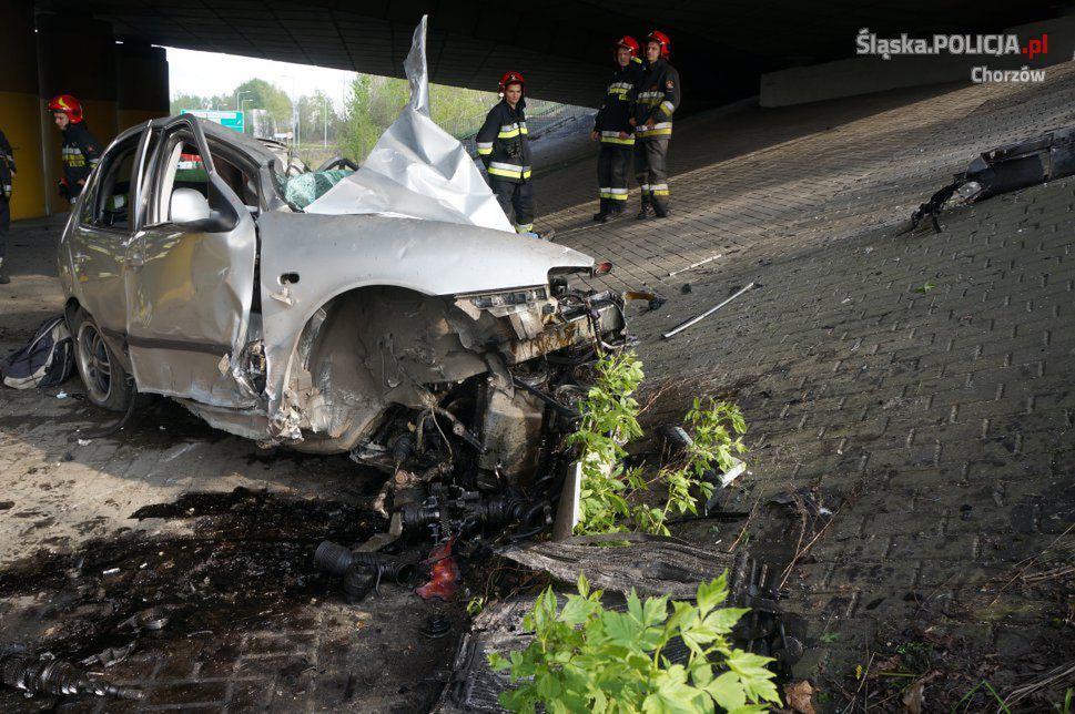 Śmiertelny wypadek na Śląsku. Kierowca uderzył w filar wiaduktu