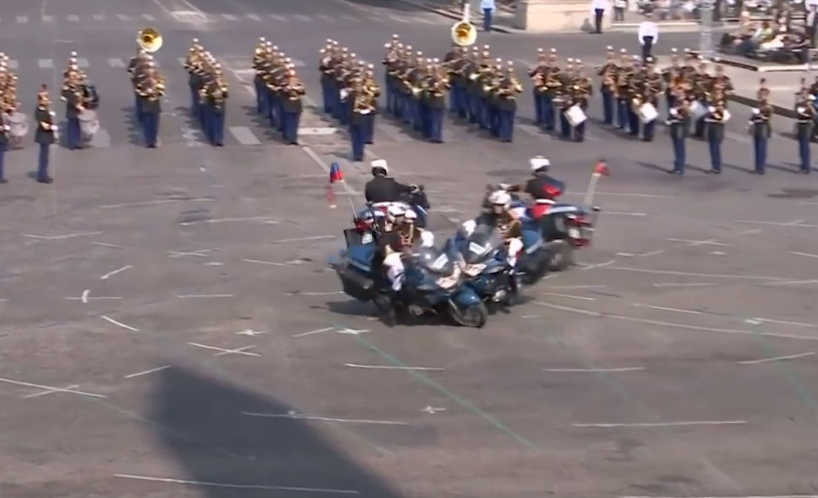 Wpadka francuskiej policji. Wypadek na obchodach święta