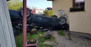 BMW zatrzymało się na ścianie domu
