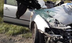 Zarzuty po tragedii w Łęce. 10-latka straciła całą rodzinę. "Kierowca z rozproszoną koncentracją"