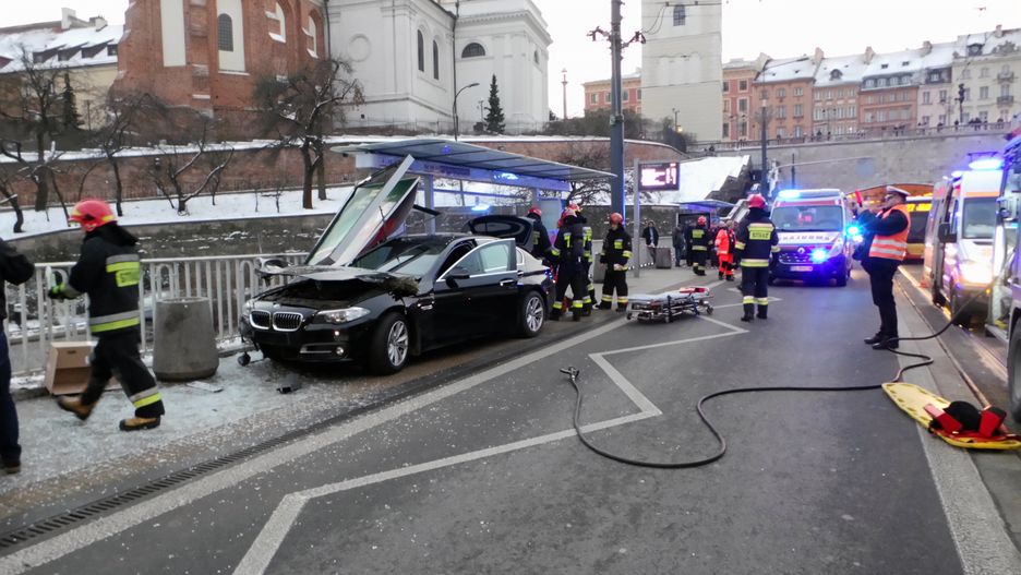 Na miejscu pracują służby