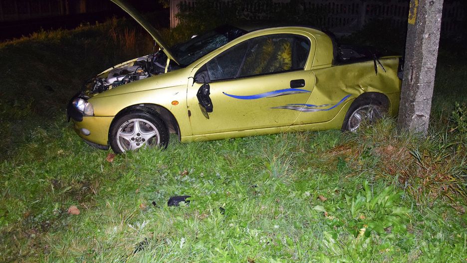 Wstępnie śledczy zakładają, że auto prowadził 17-latek, który zginął