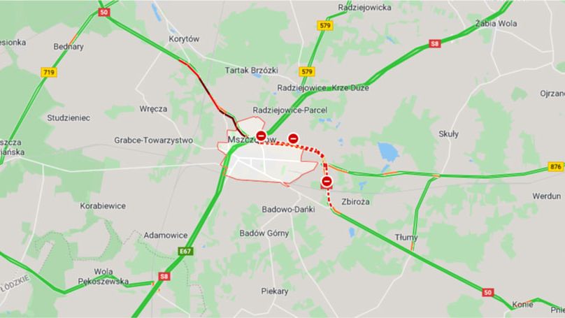 Mszczonów. Śmiertelny wypadek na DK 50. Zderzenie czołowe osobówki z tirem