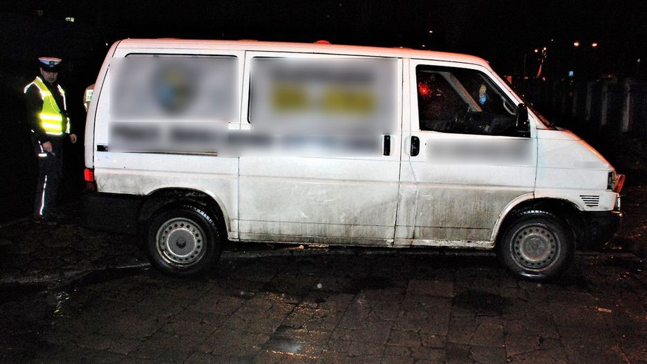 Tczew. 13-latka zapatrzona w telefon weszła pod koła samochodu.