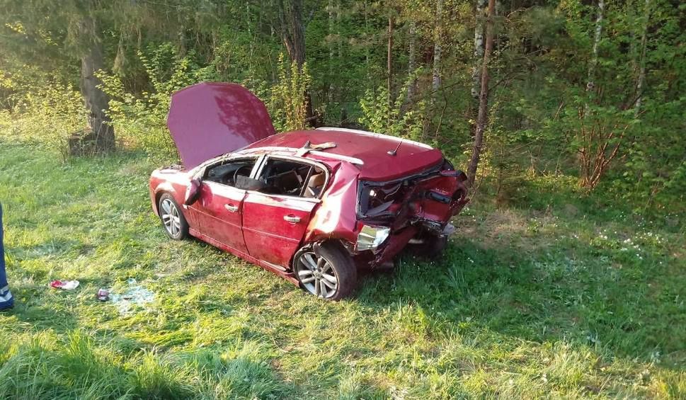 Wypadek w Majówce. Opel zmiażdżony przez pijanego kierowcę BMW