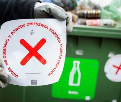 Segregacja odpadów. Znalazłeś taką naklejkę na swoim kontenerze? Możesz sporo zapłacić