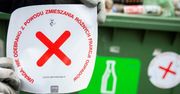 Segregacja odpadów. Znalazłeś taką naklejkę na swoim kontenerze? Możesz sporo zapłacić