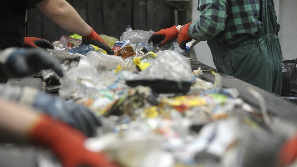 Nie może być tak, że ktoś inwestuje w składowisko odpadów, a potem za sprawą decyzji podejmowanych przez władze musi je zamykać - uznał NSA