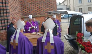 Abp Juliusz Paetz pochowany w Poznaniu. Ochrona w katedrze