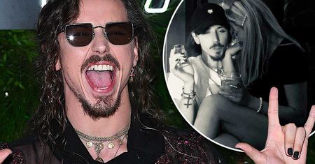 Michał Szpak spędził upojną noc ze swoją drugą połówką! Mamy zdjęcie, na którym dokładnie widać, co tam się działo! Oj, było gorąco!