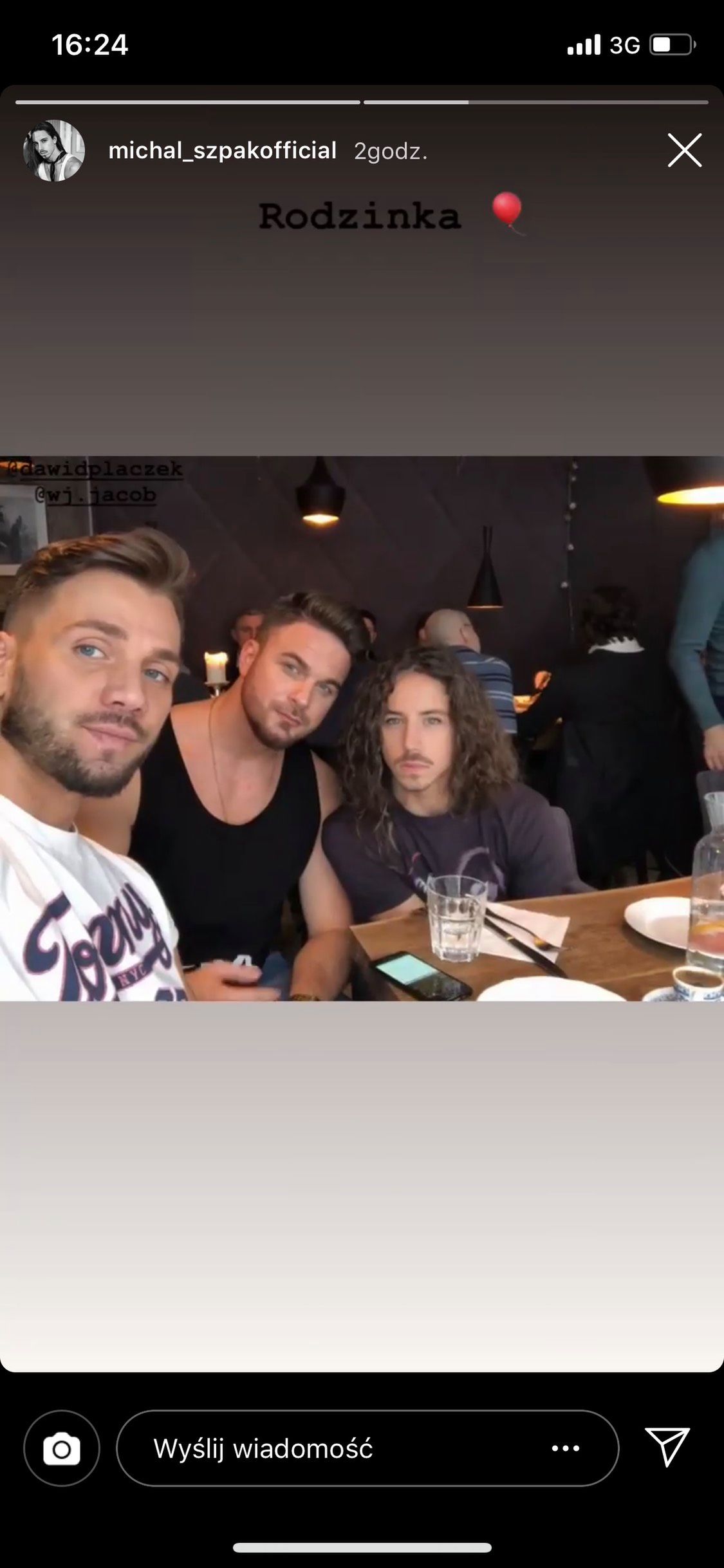 Michał Szpak na wiecznych wakacjach z przystojnymi kolegami