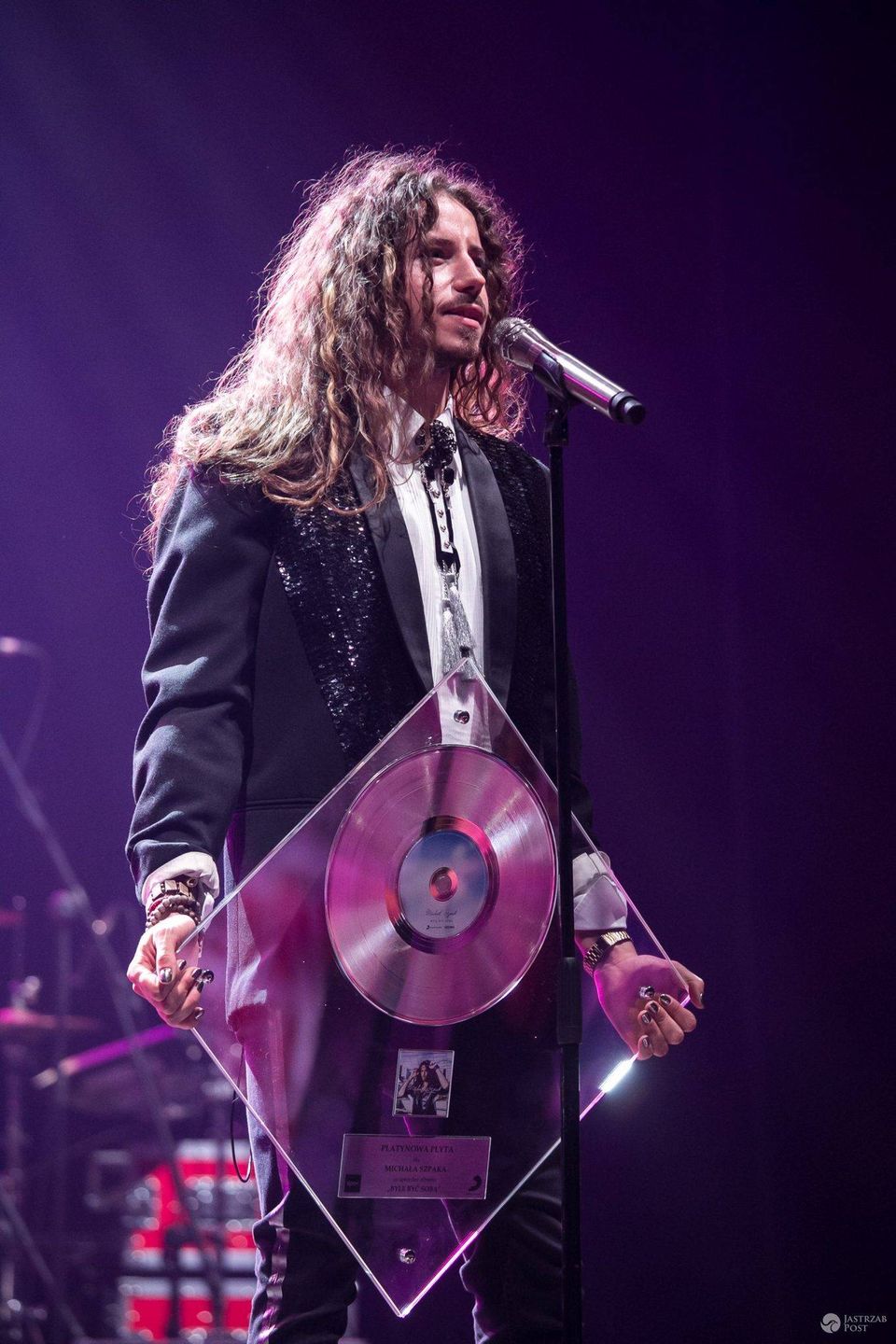 Michał Szpak ma platynową płytę za album Byle być sobą