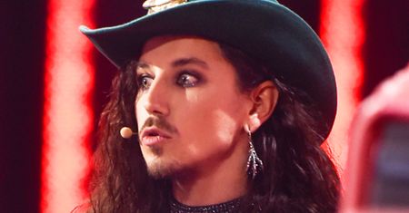 Michał Szpak zapowiada koncert. My patrzymy na jego manicure. Kontrowersyjny czy wulgarny?