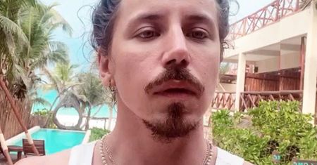 Michał Szpak wzruszył się widokiem matki z córką na wakacjach. Wszystko nagrał i wrzucił do sieci
