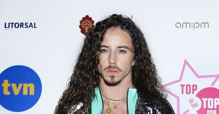 Top of the Top Sopot Festival 2018. Michał Szpak i jego dekolt do pępka. Pokazał stanowczo za dużo