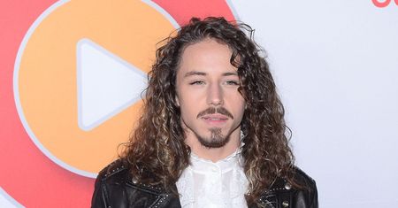 Wyzywany, niezrozumiały i zarazem uwielbiany przez fanów. Michał Szpak skończył 27 lat