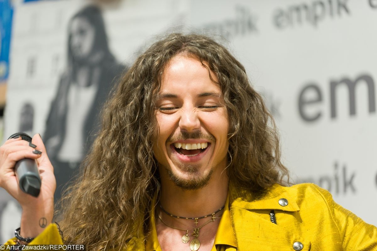 Michał Szpak zrezygnował z koncertu. Nie chce występować na scenie z zespołami disco polo?