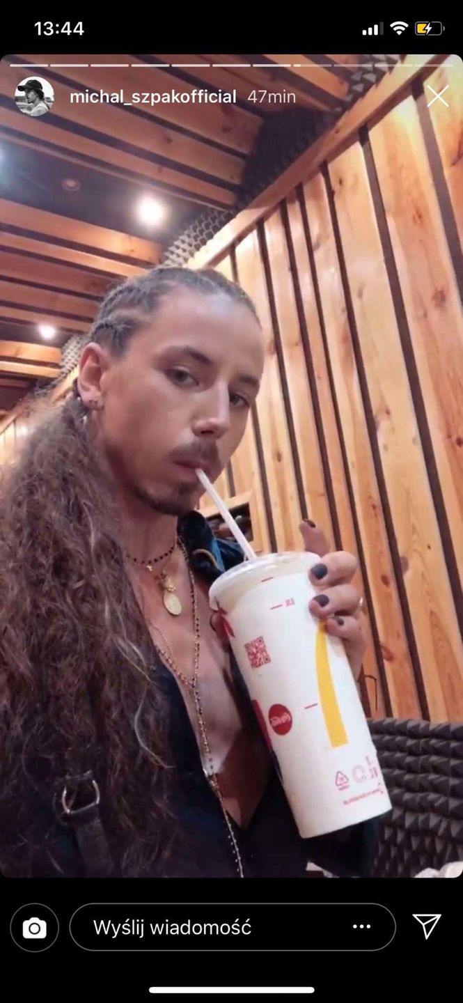 Michał Szpak ma warkoczyki jak Anna Lewandowska