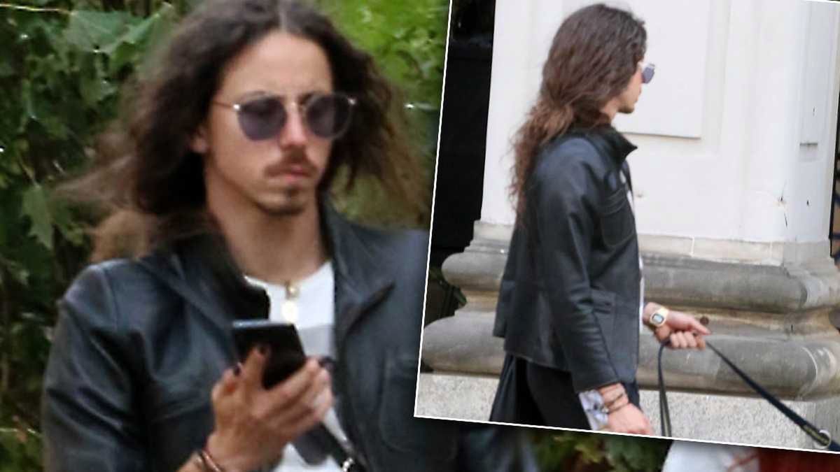 Michał Szpak z dzieckiem i tajemniczą kobietą przyłapany na spacerku. Wyglądają jak zgodne małżeństwo